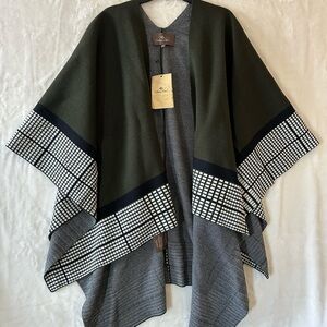 NWT Patricia Nash Green and Black Poncho Cape 1X XL Knit